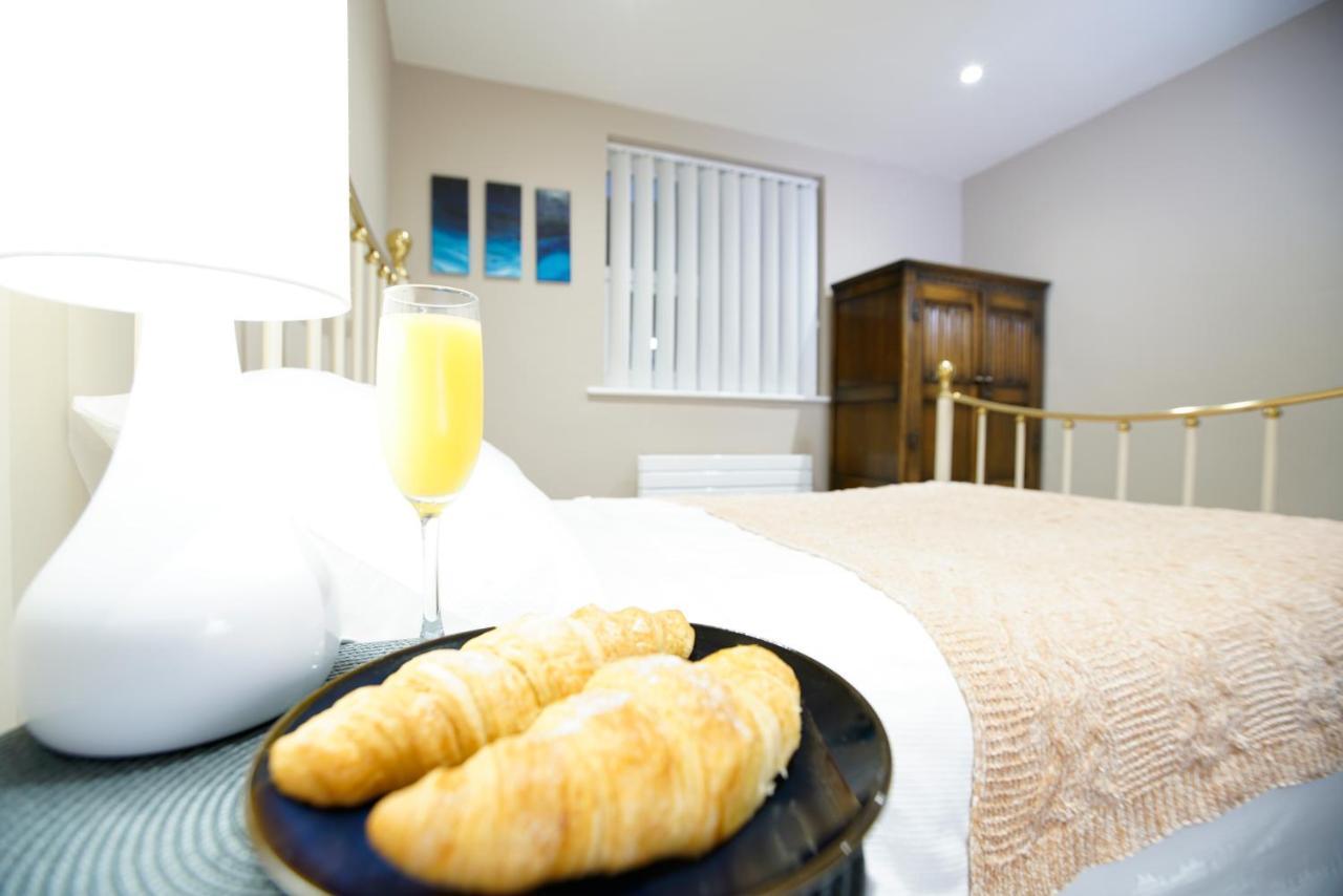 Seafarer'S View - 6 Bedroom Townhouse In Cowes, Parking & Seaviews. Cowes  Exteriör bild