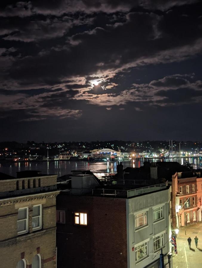 Seafarer'S View - 6 Bedroom Townhouse In Cowes, Parking & Seaviews. Cowes  Exteriör bild
