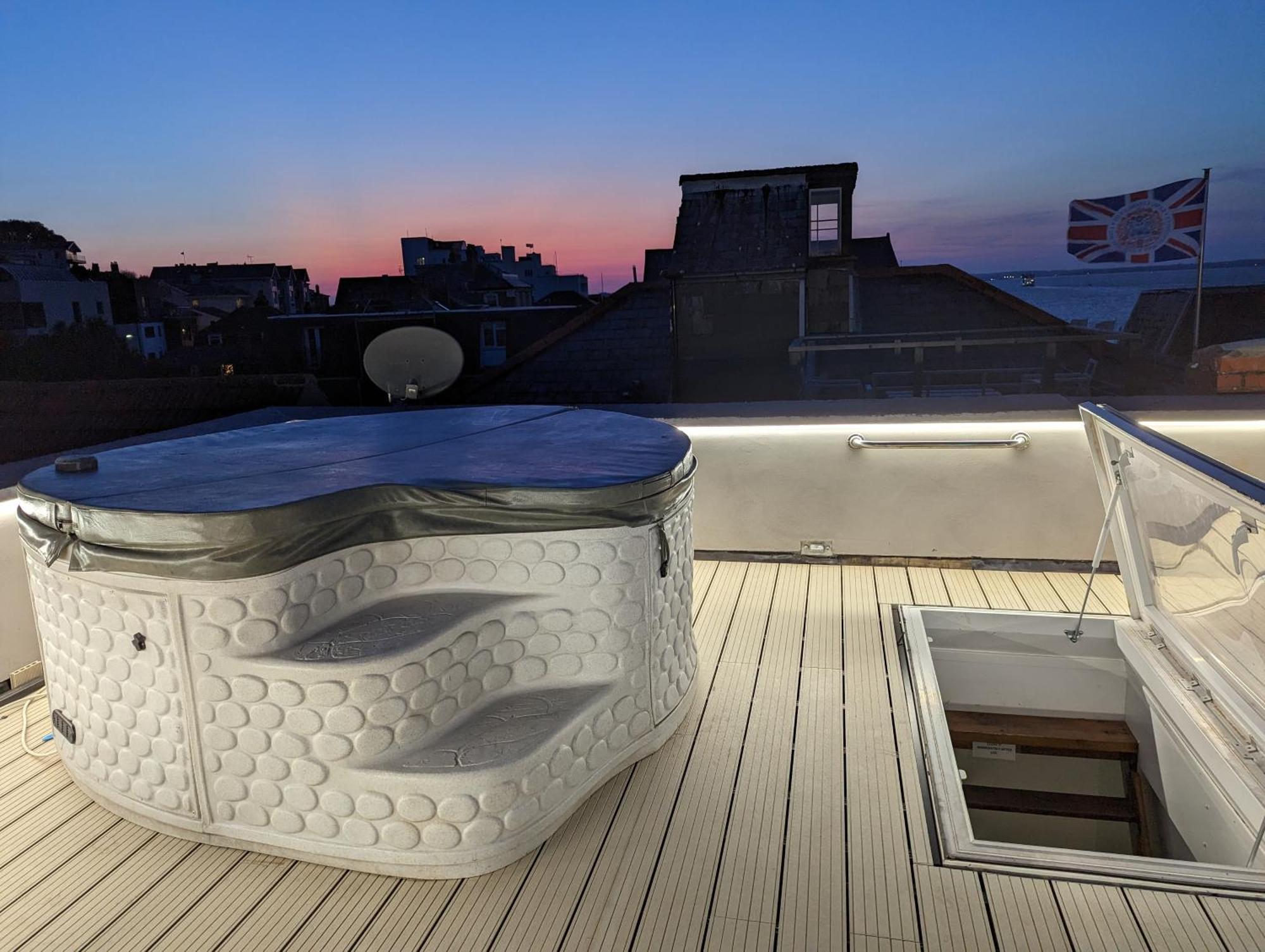 Seafarer'S View - 6 Bedroom Townhouse In Cowes, Parking & Seaviews. Cowes  Exteriör bild